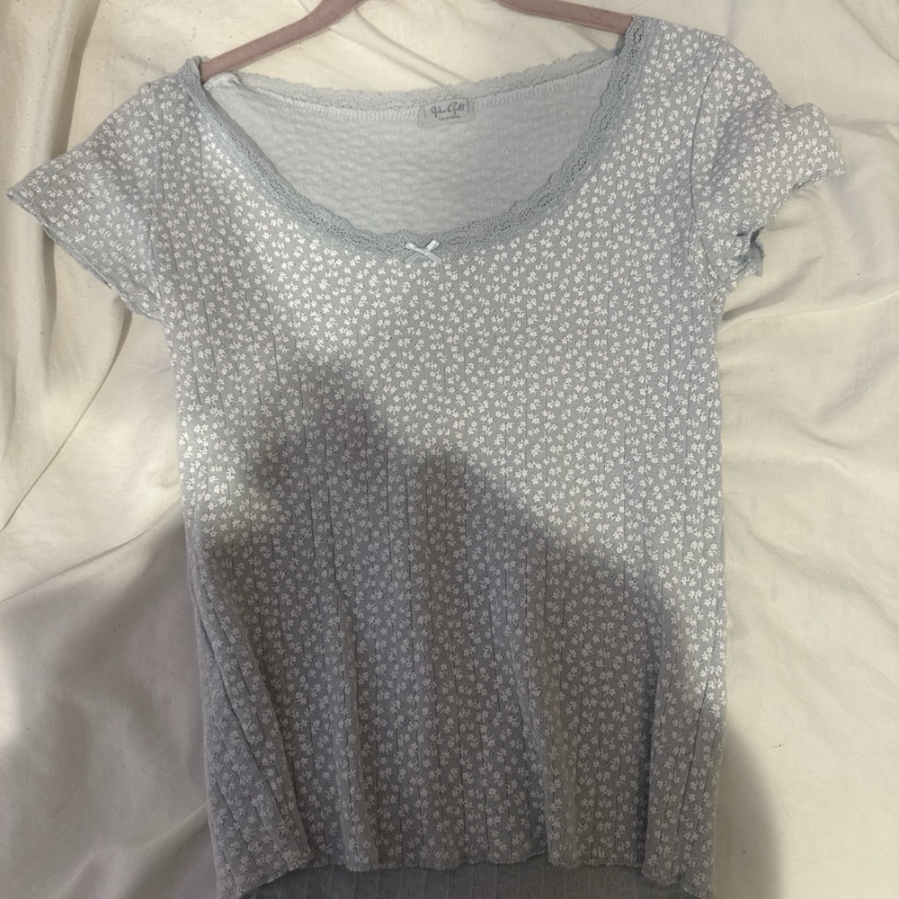 Brandy Melville Gray Floral Short Sleeve Tee